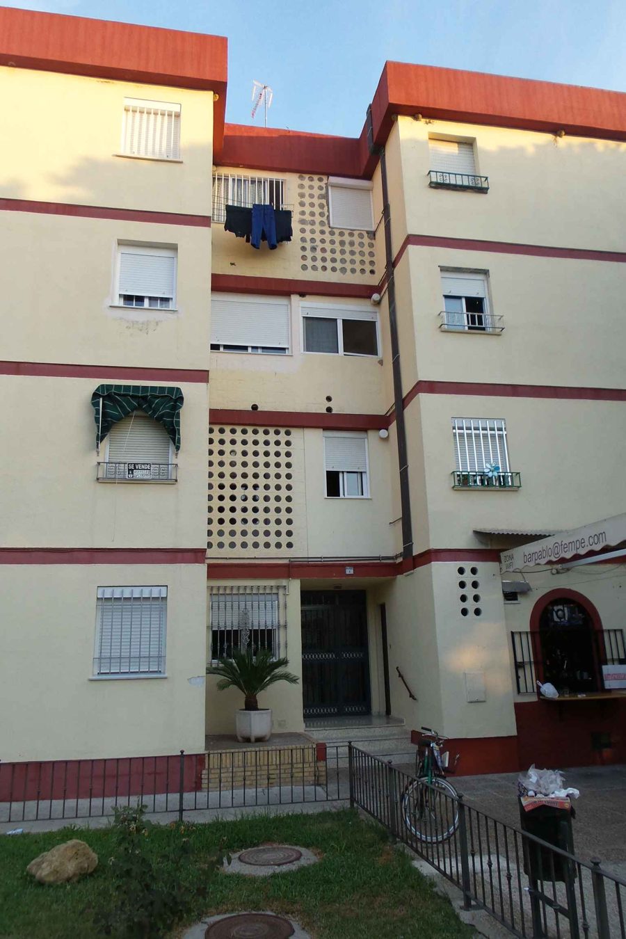 Fachada (foto del Catastro) · Piso en Gelves